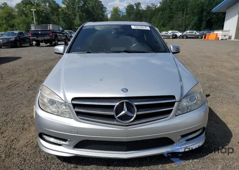 2010 Mercedes-Benz C 300 4Matic z USA, uszkodzony, nr VIN WDDGF8BB0AR089601